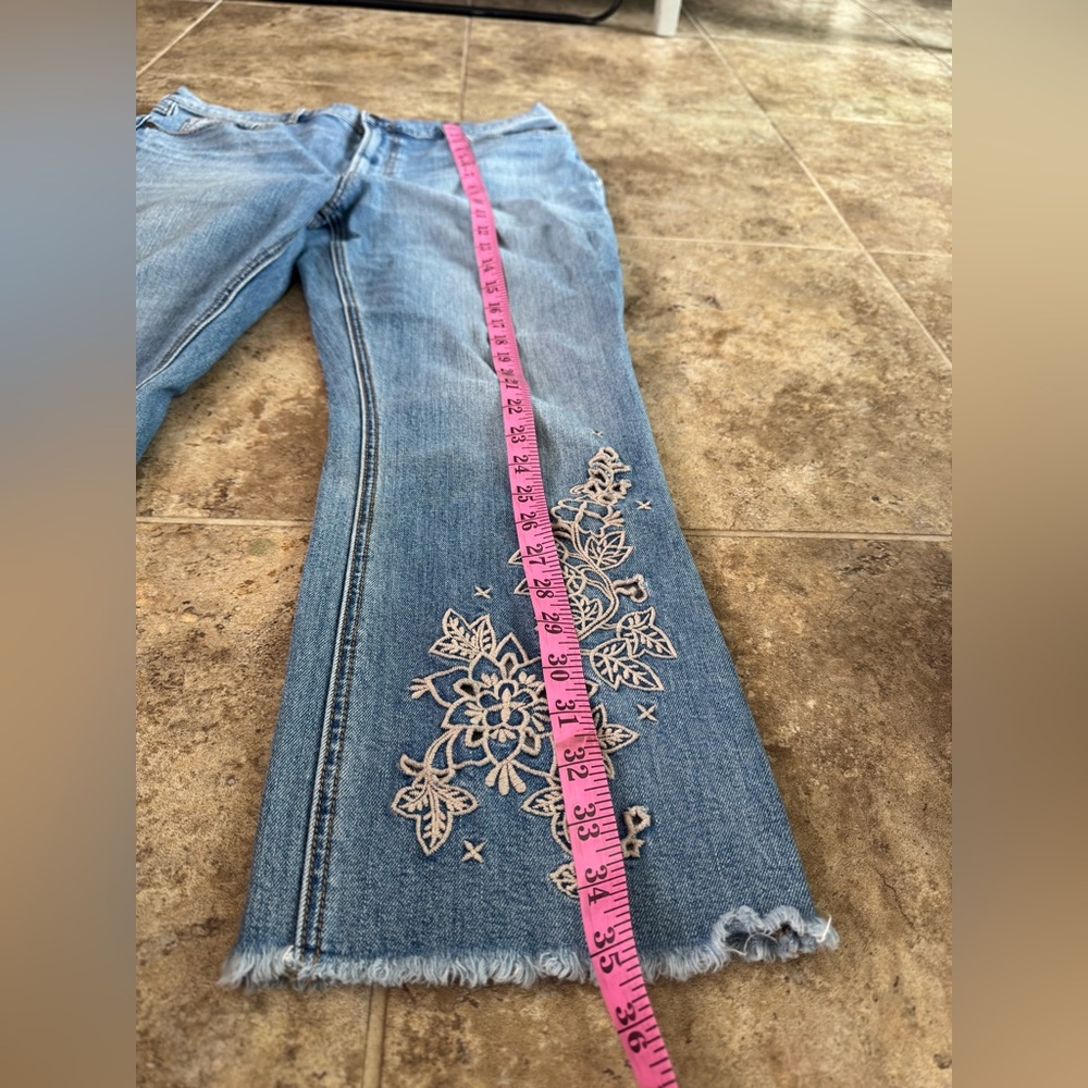 R Johnny was the cropped baby boot mid rise slight boot denim jeans - Picture 3 of 8